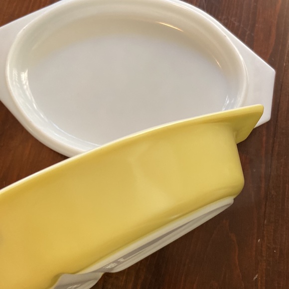 Vintage 1967-72 Pyrex Verde (gooseberry) casserole - Picture 5 of 8